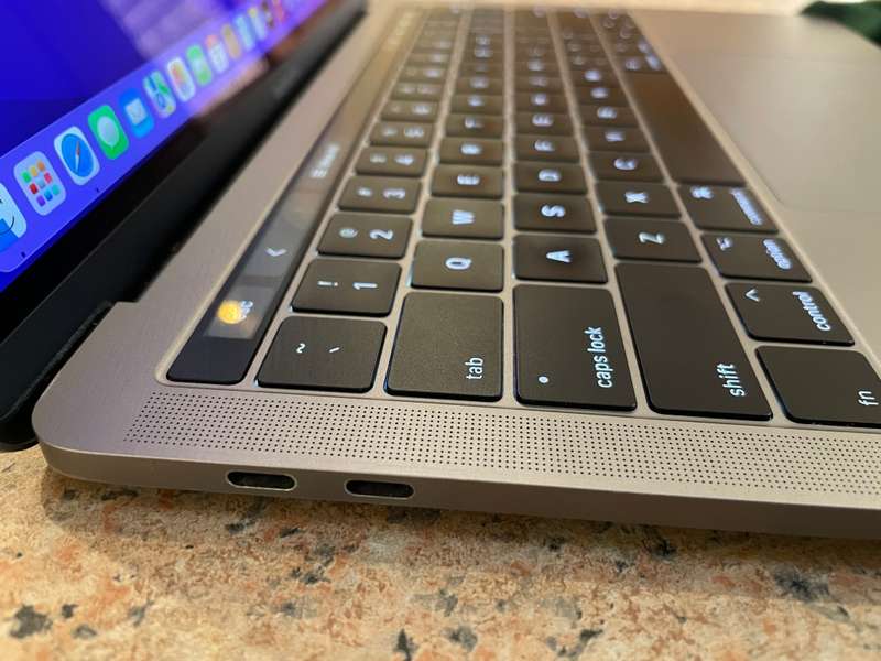 Macbook Pro 2019 13-inch Retina Display - Intel Core i5 - 8GB RAM - 256GB SSD - Touchbar & TouchID