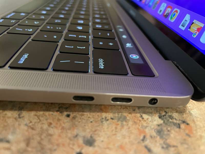 Macbook Pro 2019 13-inch Retina Display - Intel Core i5 - 8GB RAM - 256GB SSD - Touchbar & TouchID