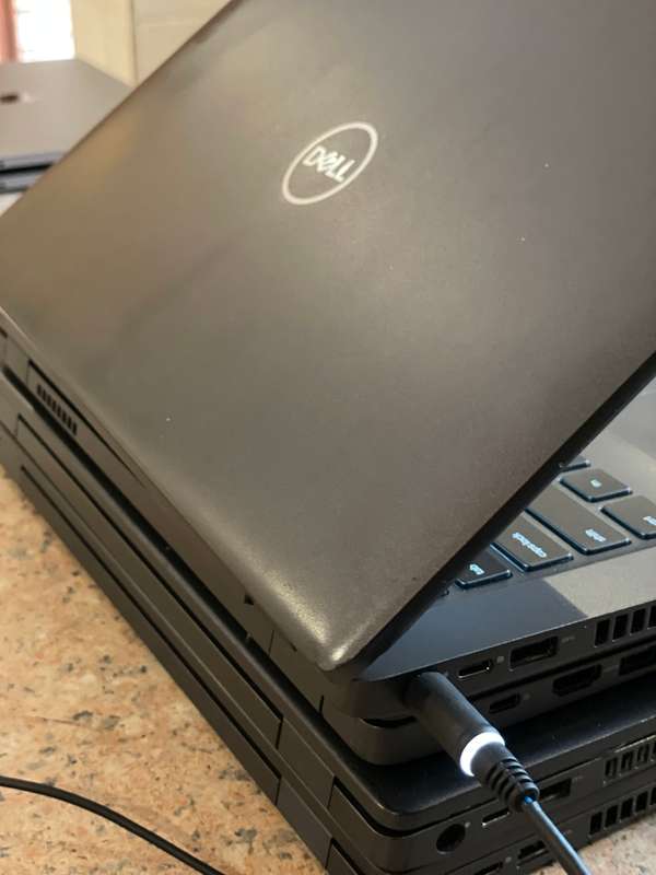 Dell Latitude 5400 14-inch QuadCore i5-8665U 16GB RAM 512GB SSD Windows 11 Pro Office 2021