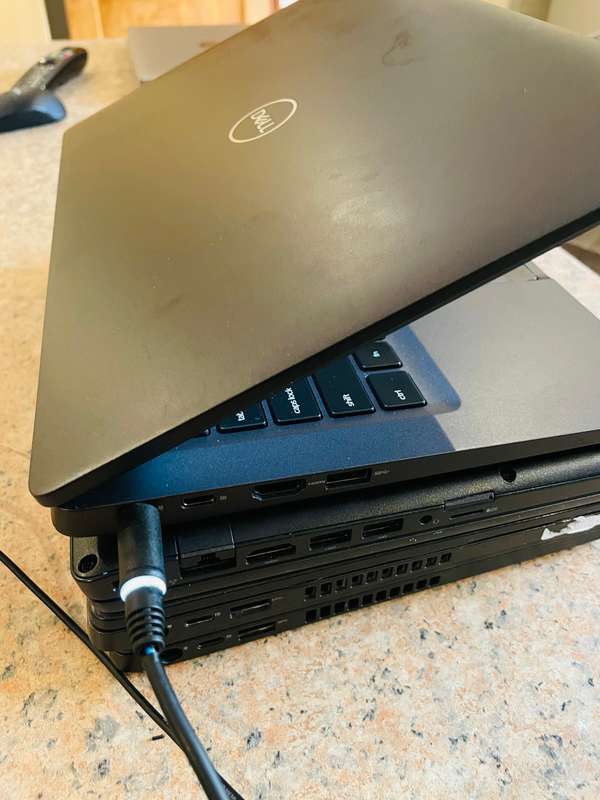 Dell Latitude 5300 13.3-inch QuadCore i5-8665U 8GB RAM 512GB SSD Windows 11 Pro Office 2021