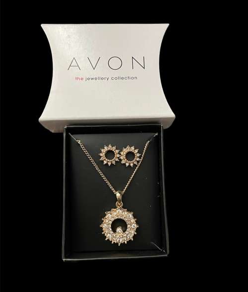 Avon Necklace And Earring Set