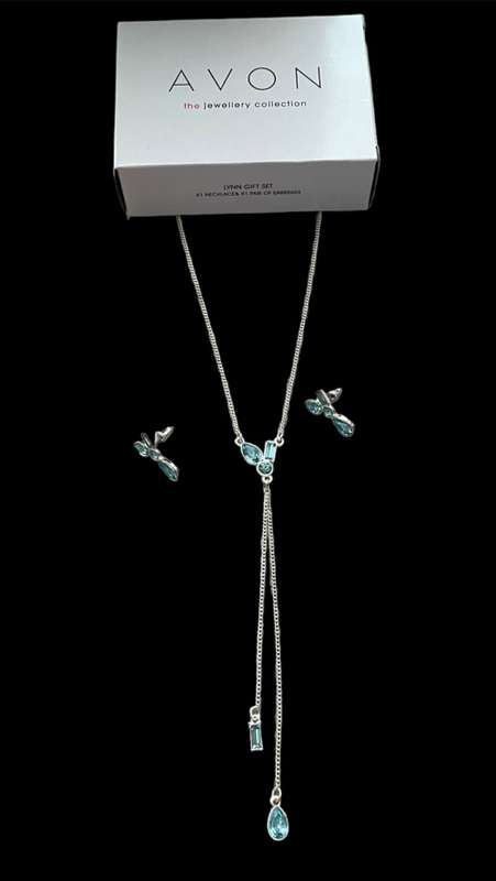 Avon Necklace And Earring Set