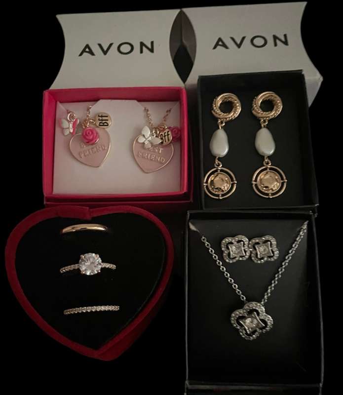 Avon Jewellery Lot of 4