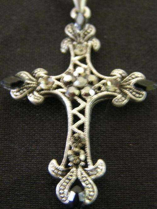 Stunning Cross with Chain