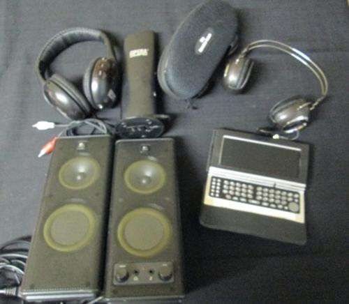 Lot 1 - Speaker, headphones