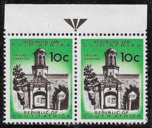 SOUTH AFRICA 1962 10c EMERALD GREEN ARROW PAIR MNH SACC 216a CV R1600 SOME GUM LOSS IN MARGIN