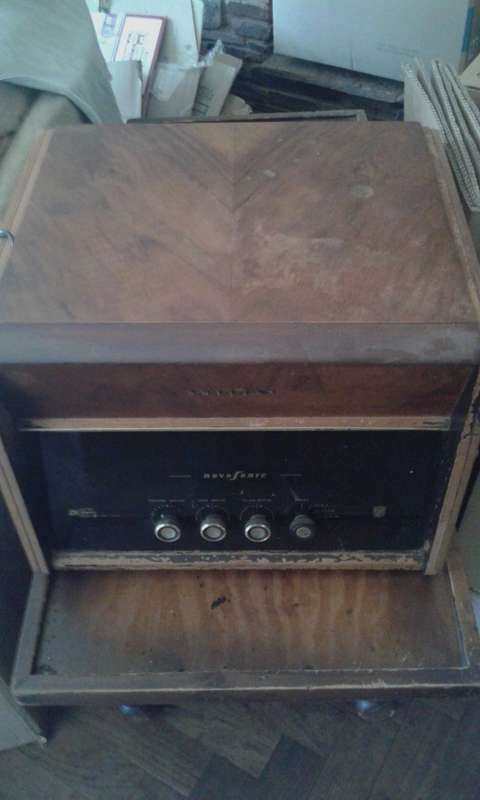 Vintage Phillips radio not working.Collection only.