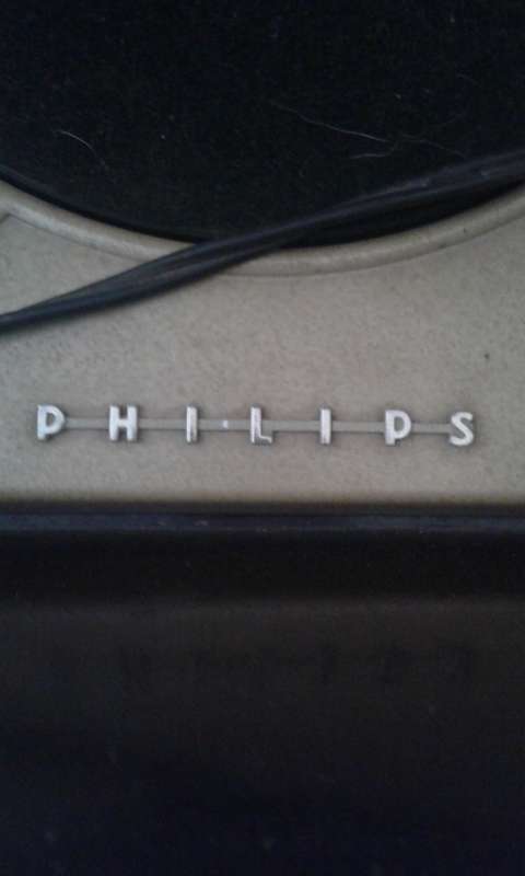 Vintage Phillips radio not working.Collection only.