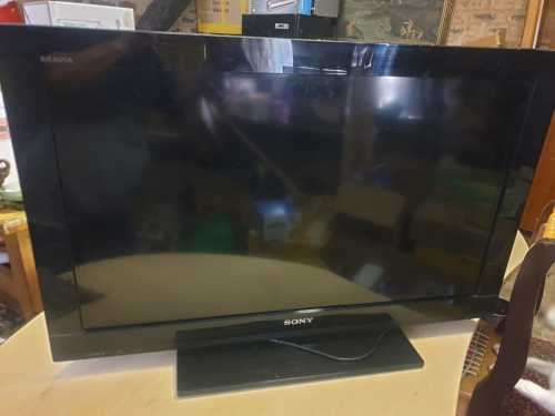 Sony 32 inch tv for repair or spares.Does not switch on and no remote.Self collection in Pretoria.