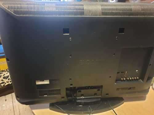 Sony 32 inch tv for repair or spares.Does not switch on and no remote.Self collection in Pretoria.