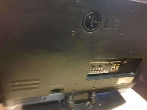 LG 32 inch tv for repair or spares.Does not switch on and no remote.Self collection in Pretoria.