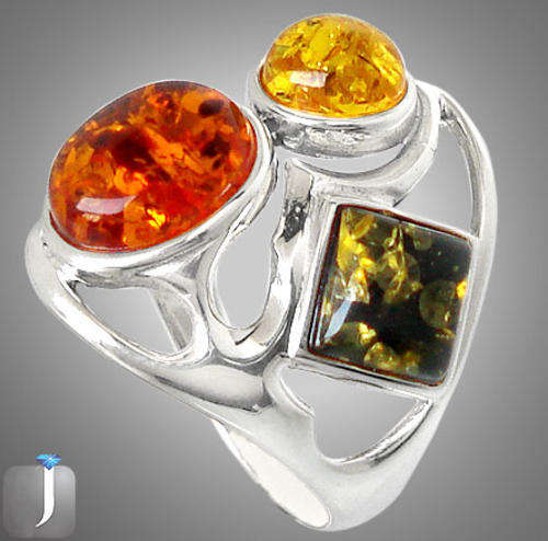Gorgeous Size 8 Solid Silver Amber ring...