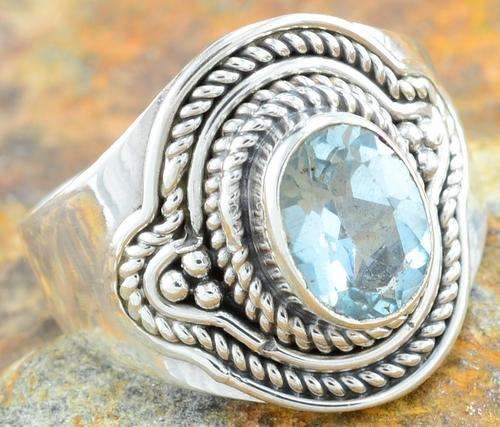 Gorgeous Size 7,25 Solid Silver and Blue Topaz ring...