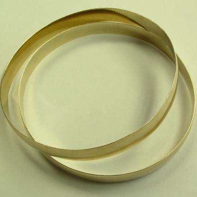 2 x Exquisite Solid 9ct gold 8mm bangles...