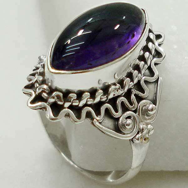 Exquisite 925 Sterling Silver Amethyst ring...