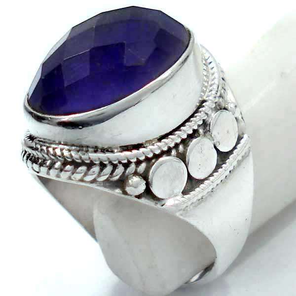 **CLEARANCE SALE**Exquisite 925 Sterling Silver & Amethyst Ring...