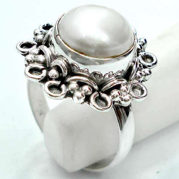 Gorgeous Solid Silver Pearl ring...
