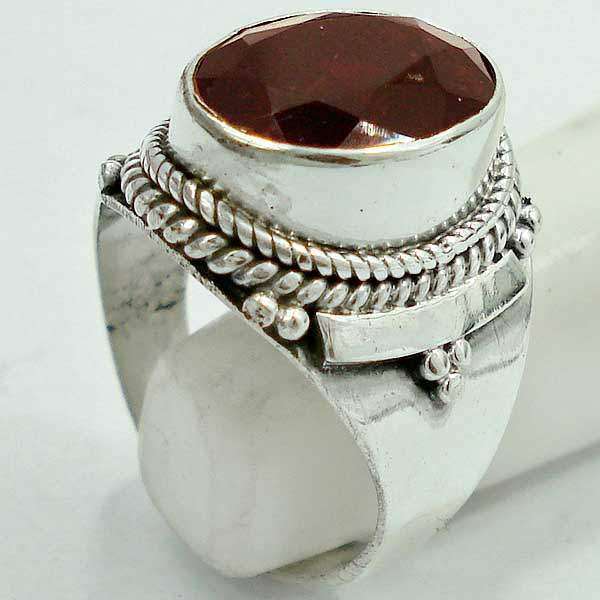 Exquisite 925 Sterling Silver & Garnet Ring...