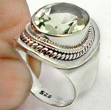 Gorgeous Size 6,25 Solid Silver Green Amethyst ring...