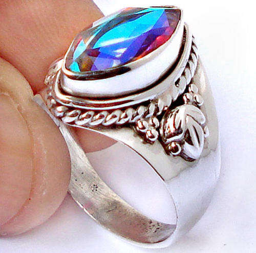 Gorgeous Size 7 Solid Silver Bling Topaz ring...
