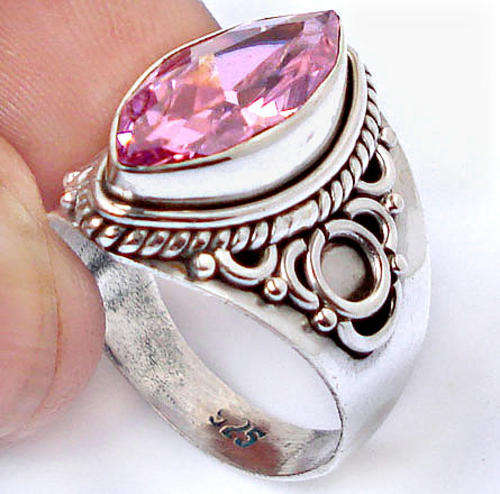 Gorgeous Size 7,5 Solid Silver Pink Topaz ring...