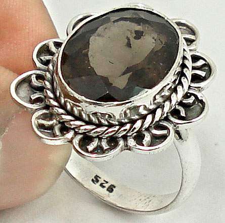 Gorgeous Size 8,25 Solid Silver Smoky Topaz ring...