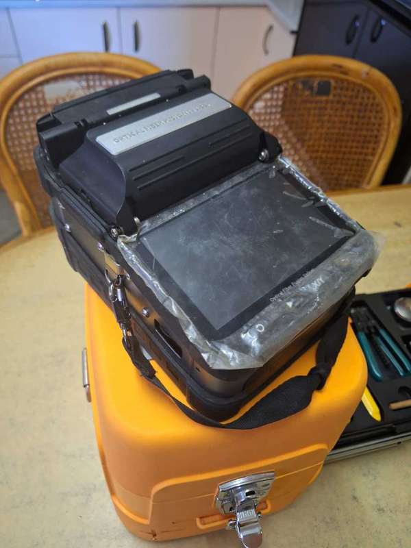 Optic fiber fusion splicer machine only 90 splicing`s made