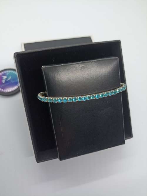 Bracelets X 3 : Turquoise (Aqua) Stones with elastic