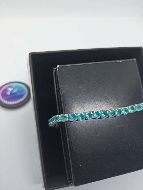 Bracelets X 3 : Turquoise (Aqua) Stones with elastic