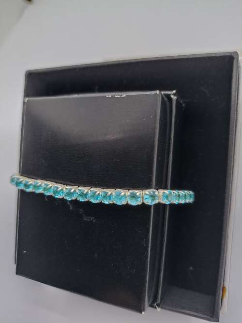 Bracelets X 3 : Turquoise (Aqua) Stones with elastic
