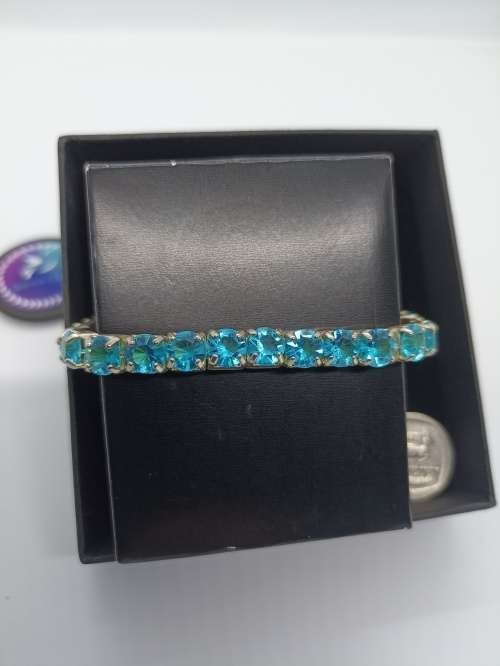 Bracelets X 3 : Turquoise (Aqua) Stones with elastic