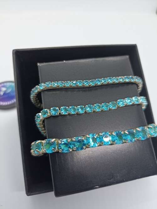 Bracelets X 3 : Turquoise (Aqua) Stones with elastic