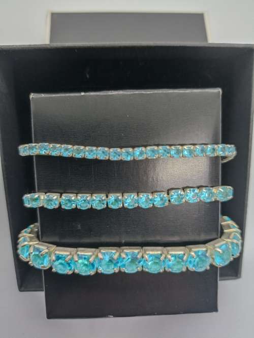 Bracelets X 3 : Turquoise (Aqua) Stones with elastic