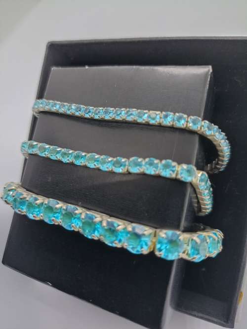 Bracelets X 3 : Turquoise (Aqua) Stones with elastic