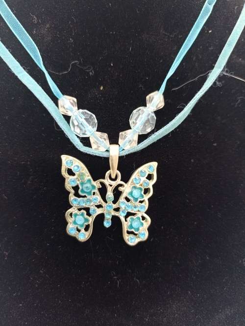 Necklace : Turquoise (Aqua) Stones, silver plated, butterfly shape pendant