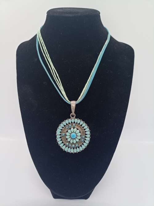 Necklace : Turquoise (Aqua) Round Pendant