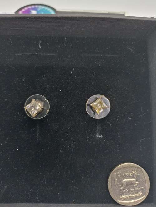 Studs : Square Cubic Earrings