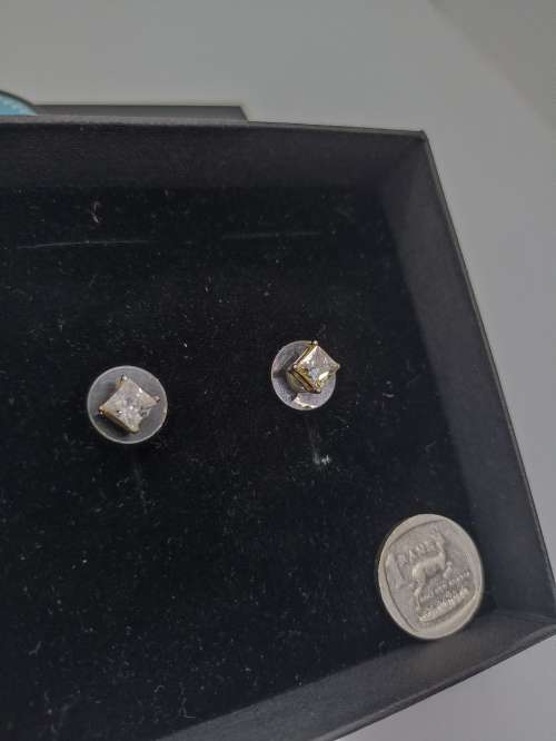 Studs : Square Cubic Earrings