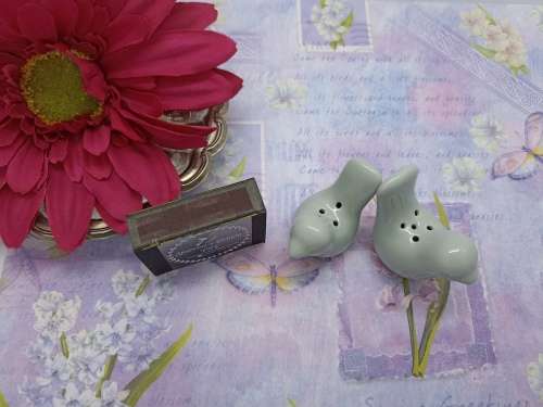 VINTAGE : Papyrus Salt and Pepper Set - Doves
