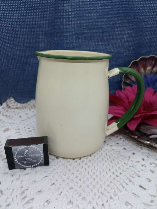 VINTAGE : Cream Enamel Jug