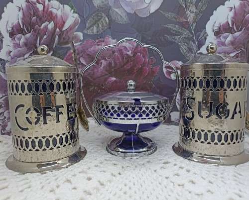 VINTAGE : Stunning silver-tone jam/sugar bowl (cobalt blue glass with silver tone stand)