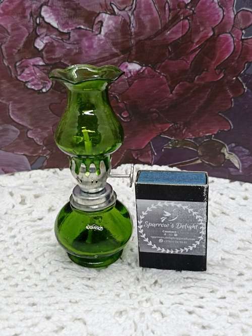 VINTAGE : Miniature Green Glass Oil Lamp (nr 2) - NEVER USED