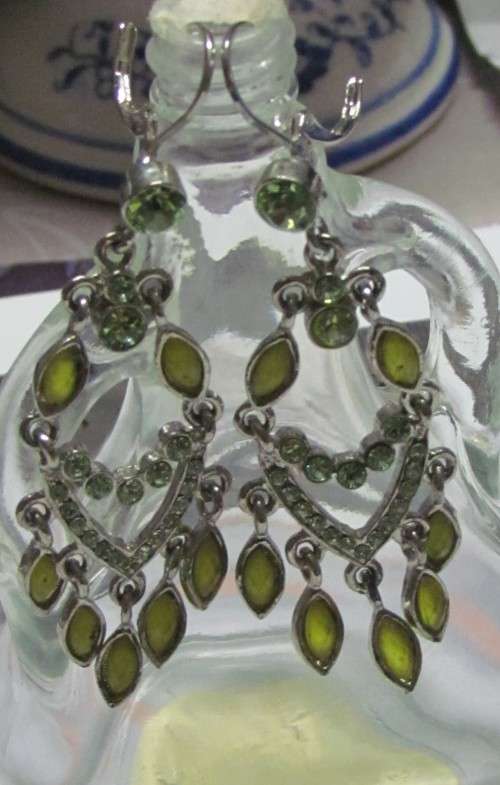 VINTAGE : Lot of 10 Jewellery pieces : Green, Silver & Gold Toned etc.