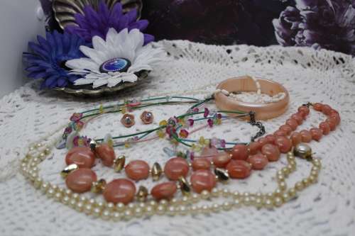 VINTAGE : Lot of 7 Jewellery pieces : Imitation Pearls etc.