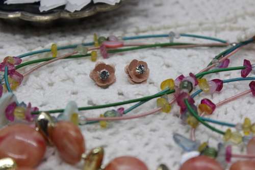 VINTAGE : Lot of 7 Jewellery pieces : Imitation Pearls etc.