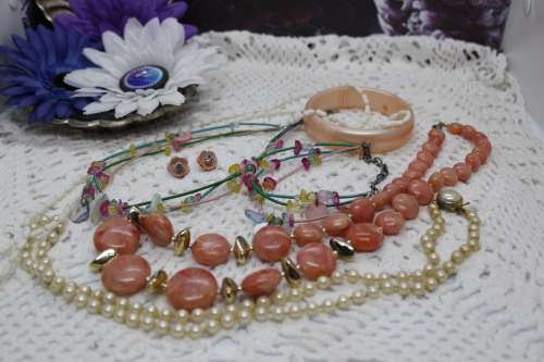 VINTAGE : Lot of 7 Jewellery pieces : Imitation Pearls etc.