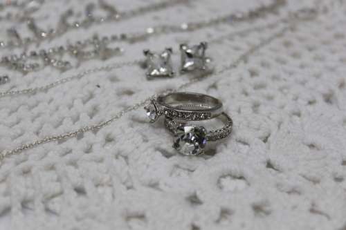 NEW : Lot of 6 Jewellery pieces : LOTS of BLING! Perfect for Matric Farewell!