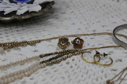 VINTAGE : Lot of 7 Jewellery pieces