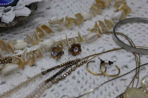 VINTAGE : Lot of 7 Jewellery pieces