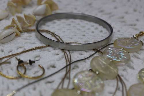 VINTAGE : Lot of 7 Jewellery pieces